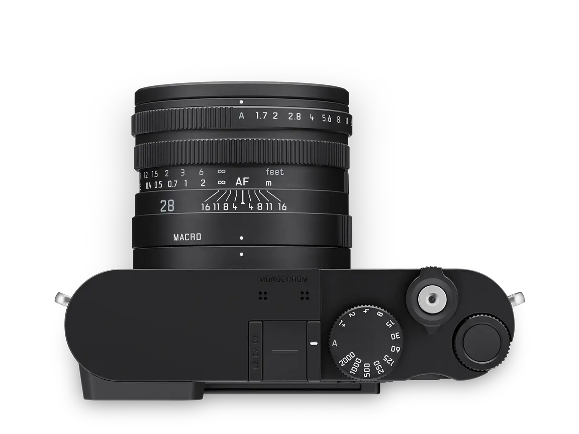 Leica Q3 Monochrom in der Draufsicht mit Einstellrad, Auslser und Summilux 28 mm f1.7 ASPH. Objektiv