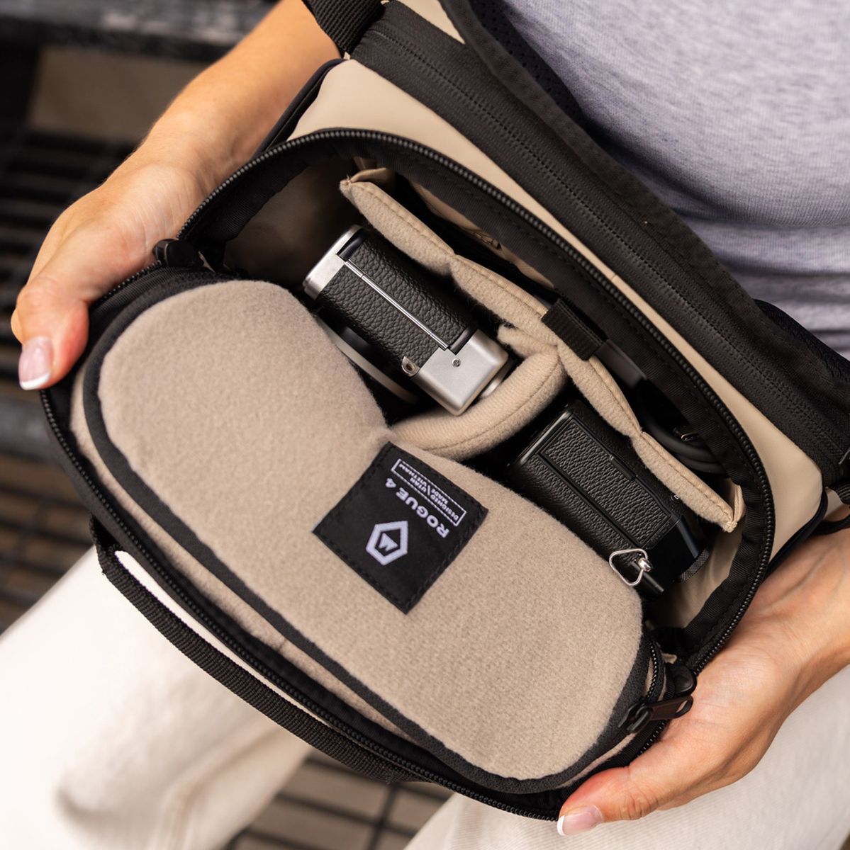 WANDRD Rogue Sling 4l Yuma Tan V2 (+ Gratis WANDRD Socks)