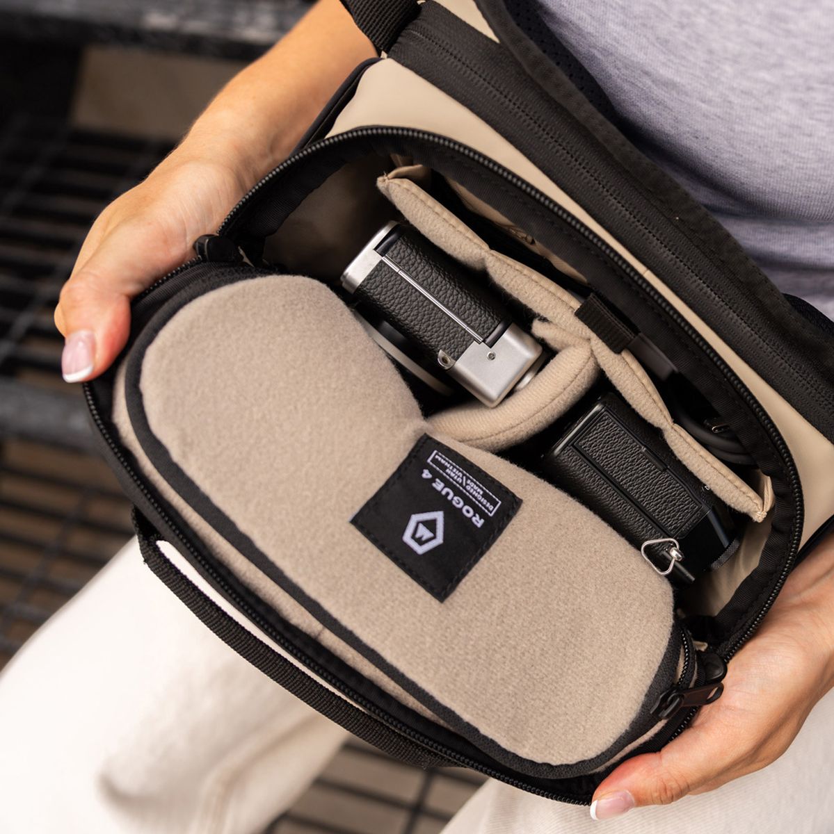 WANDRD Rogue Sling 4l Atacama Clay V2 (+ Gratis WANDRD Socks)