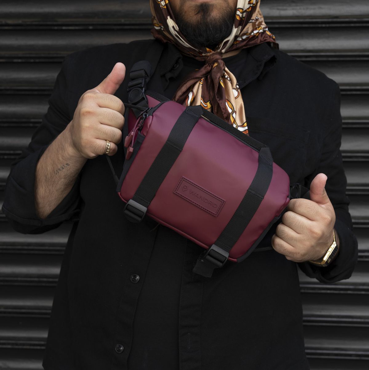 WANDRD Rogue Sling 4l Rhoone Burgundy V2 (+ Gratis WANDRD Socks)