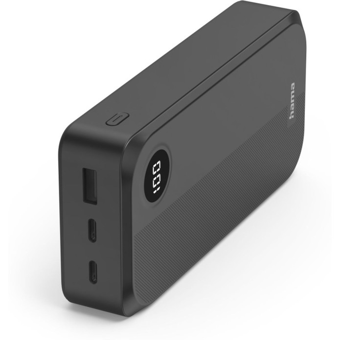 Schwarze Powerbank mit mehreren USB-Anschlüssen und seitlicher Ein-/Aus-Taste in schräger Ansicht auf weißem Hintergrund.