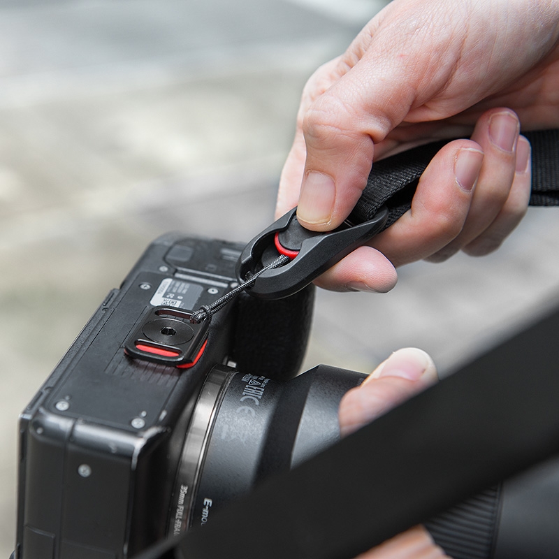 Peak Design Leash Black – Multifunctional camera strap for mirrorless cameras, entry-level DSLRs, etc.