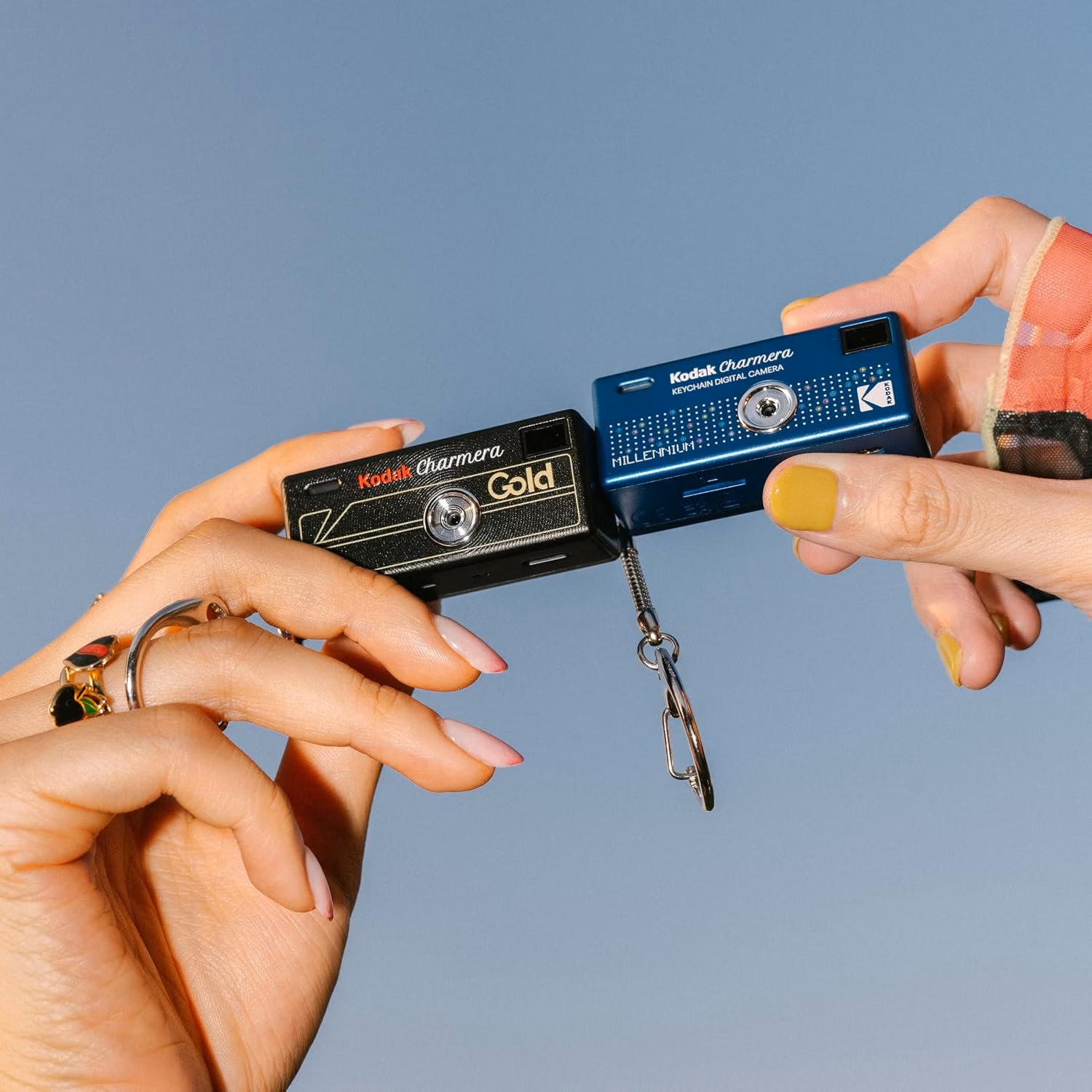 KODAK CHARMERA Millennium Display – 6 Mini-Kameras im Retro-Design