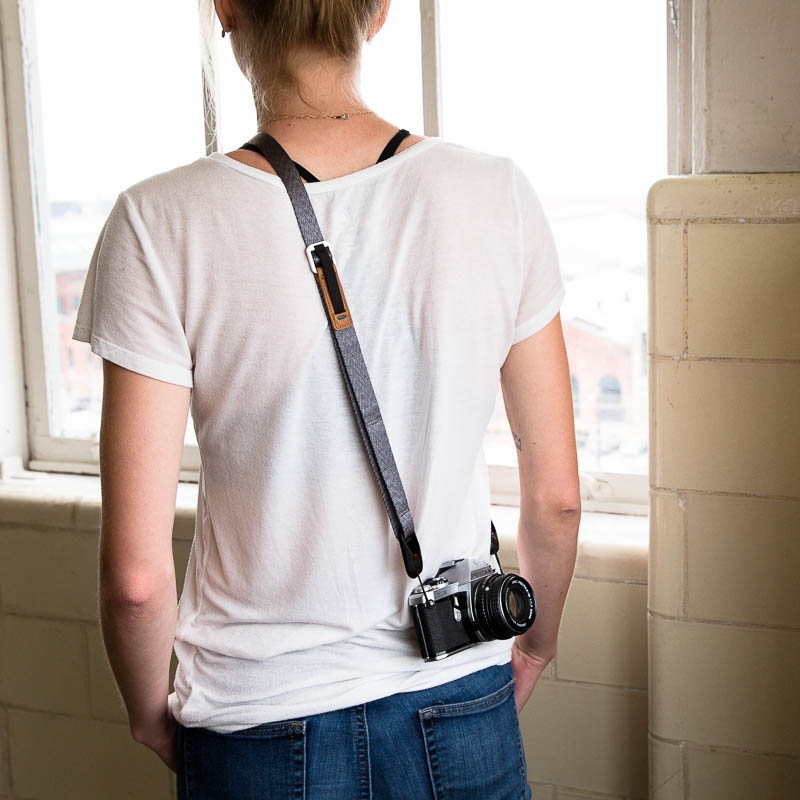 Peak Design Leash Ash – Multifunctional camera strap for mirrorless cameras, entry-level DSLRs, etc.