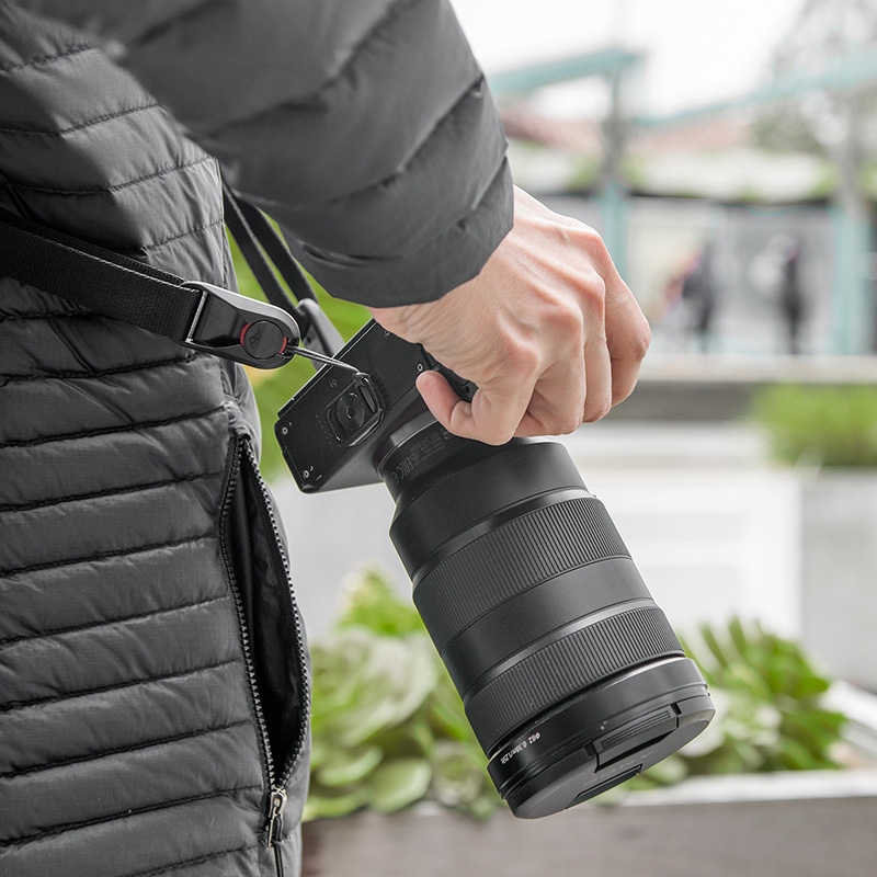 Peak Design Leash Black – Multifunctional camera strap for mirrorless cameras, entry-level DSLRs, etc.