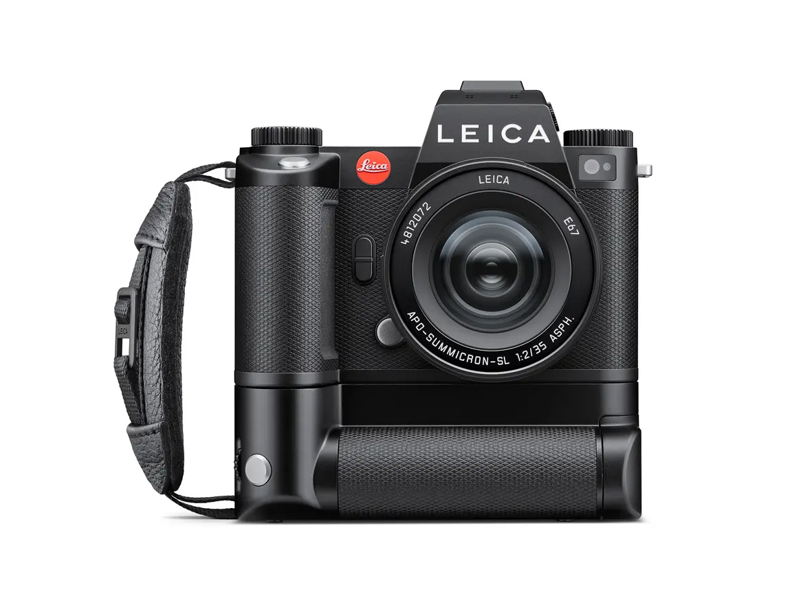 Leica SL3 body (including a free BP-SCL6 spare battery)